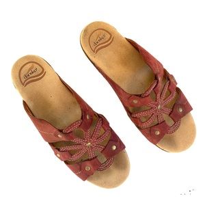Dansko Clogs Size 9 Cranberry/Burgundy